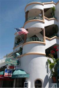 a tall building with an american flag on the side of it at Casa Tropicana in San Clemente