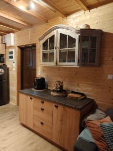 Fotografie z fotogalerie ubytování Chatka między sosnami v destinaci Bobrownik