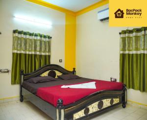 Postel nebo postele na pokoji v ubytování Bacpack Monkey HomeStay