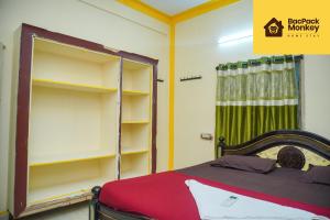 Postel nebo postele na pokoji v ubytování Bacpack Monkey HomeStay