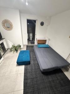 a bedroom with a large bed in a room at Appartement entièrement rénové proche de Paris in Créteil