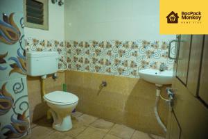 Koupelna v ubytování Bacpack Monkey HomeStay + 37 fotografií
