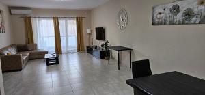 Setusvæði á Large Apartment in Marsascala. sleeps 6