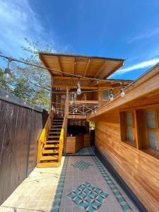 Balkón nebo terasa v ubytování Casa Aura: Beachfront Premium Hostel