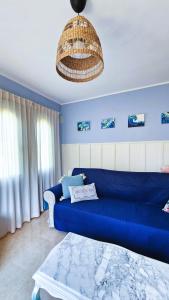 a living room with a blue couch and a chandelier at Blue Oasis in Corralejo