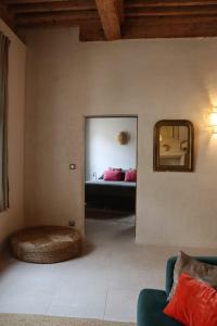 Μια τηλεόραση ή/και κέντρο ψυχαγωγίας στο Appartement de Caractère avec Cachet Unique à Uzès