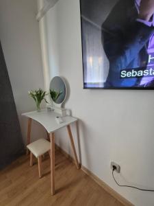TV a/nebo společenská místnost v ubytování Gajeva Rooms - Toronto apartment SELF CHECK-IN