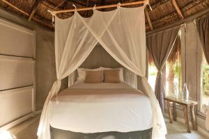 Postel nebo postele na pokoji v ubytování Art Village Tulum