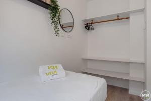 En eller flere senge i et værelse på ViVi Homes - Anemona , Beach , Balcony, Centre