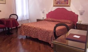 Postel nebo postele na pokoji v ubytování Hotel Piccola Fenice