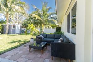 Taman di luar NEW Riverside Retreat with Pool