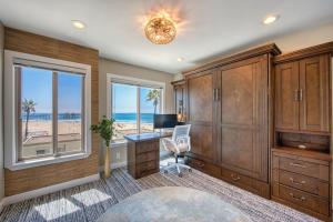 Gallery image of Ocean and Pier View Condo on the Sand in Huntington Beach