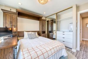 Gallery image of Ocean and Pier View Condo on the Sand in Huntington Beach