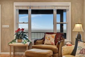 Istumisnurk majutusasutuses Stones Throw Beachfront Premier Suite #4 VIEWS