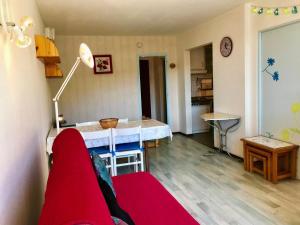 Posedenie v ubytovaní Résidence Les Aloubiers - Très joli deux pièces pied des pistes MAE-3544 + 6 fotografií