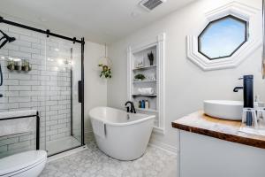 a bathroom with a tub and a toilet and a sink at The Inspiration Suite at Dream BNB Estate Inn in Leamington +10 photos