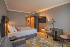 Postel nebo postele na pokoji v ubytování Castrum Hotel Székesfehérvár