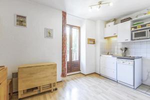Kuchyňa alebo kuchynka v ubytovaní Résidence Le Grand Adret - Appartement 2 pièces dans une belle résidence MAE-3994