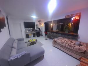 TV a/nebo společenská místnost v ubytování R V R apartment