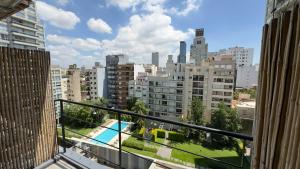 een balkon met uitzicht op een stad bij Soho Rentals in Buenos Aires