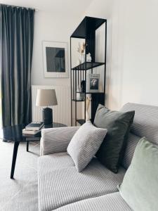 Ruang duduk di Ferienwohnung mit Garten-Terrasse-Grill-WiFi-Parkplatz-Baby-Kinder Bostalsee