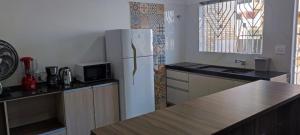 Kuhinja ili čajna kuhinja u objektu Apto 1 Quarto com estilo e Conforto