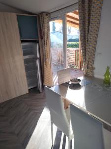 Gallery image of Mobil home 8 pers dans Camping Siblu Les Rives de Condrieu in Condrieu