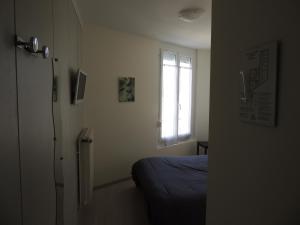 Postel nebo postele na pokoji v ubytování Hotel Le Colbert epernay