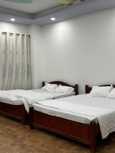 Postel nebo postele na pokoji v ubytování HOTEL MOTeL Đồng Khởi