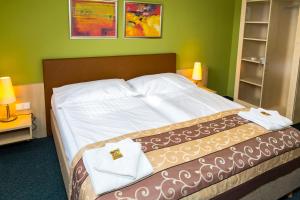 Postel nebo postele na pokoji v ubytování Hotel Rieger Garni