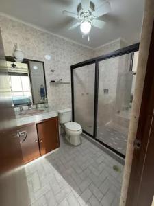 a bathroom with a shower and a toilet and a sink at Departamento con vista espectacular Anahuac in Acapulco