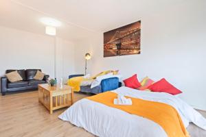 a room with two beds and a couch at Luxury 2 Bedroom Apartment with Free Parking Opposite Queen Elizabeth Hospital in Birmingham