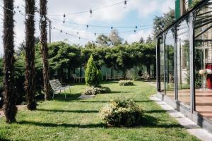 A garden outside Wonderful Villa Between Como And Milano