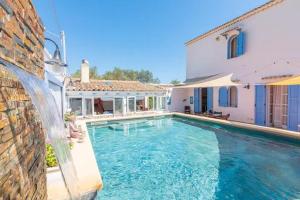 Hồ bơi trong/gần Casa vacanza Cristina