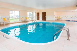 Bazén v ubytování Fairfield Inn & Suites Tyler nebo v jeho okolí
