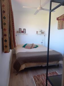 a bedroom with a bed with a four poster bed gmaxwell gmaxwell gmaxwell gmaxwell at El Vagon in San Martín de los Andes