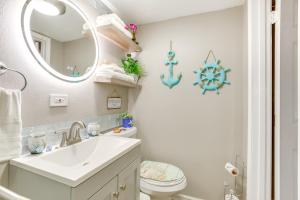 Ένα μπάνιο στο 10 Mi to Dtwn Kansas City Cozy Studio with Grill! +16 φωτογραφίες