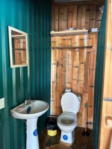Un baño de Cahuita Vibe