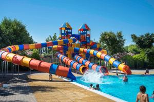 Bazén v ubytování Apartments in Duna Verde di Caorle 53422 nebo v jeho okolí