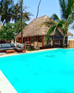 Bazén v ubytování Tikipalmbeachhotel nebo v jeho okolí