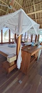 Biliár nebo kulečník v ubytování Tikipalmbeachhotel