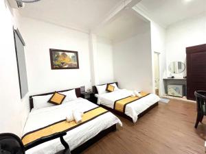 Postel nebo postele na pokoji v ubytování Hotel Đông Nhi