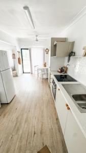 Kuchyň nebo kuchyňský kout v ubytování Beach Bungalow Yeppoon