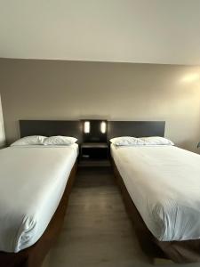 two beds sitting next to each other in a room at Motel 6 Culpeper, VA in Culpeper