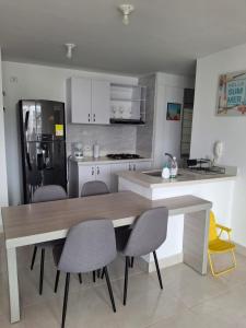 Η κουζίνα ή μικρή κουζίνα στο Estrene lindo y cómodo apartamento