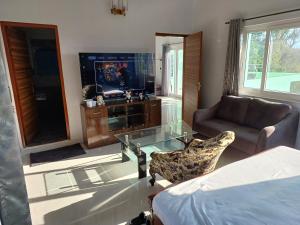 TV a/nebo společenská místnost v ubytování vera home stay + 21 fotografií