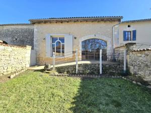 Το κτήριο όπου στεγάζεται  η παραθεριστική κατοικία