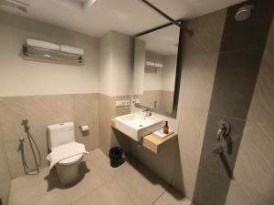 Koupelna v ubytování Bogor Icon Condotel By Holla