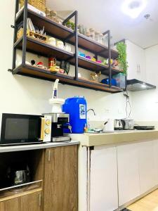 A cozinha ou kitchenette de 1BR at Trees Residences with Balcony