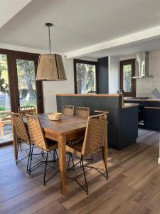 Kuchyň nebo kuchyňský kout v ubytování Cabaña en el Bosque de Bariloche